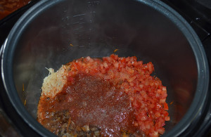 добавить томатный соус