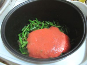 добавить измельченные помидоры