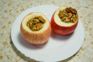 яблоки с орехами и медом