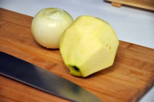 яблоко с луком нарезать