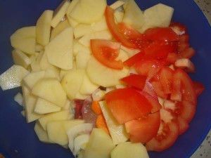 картофель с помидорами