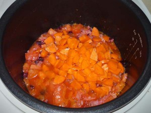 добавить помидоры и морковь