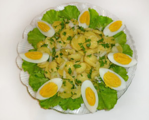 Картофельный салат с яйцами в мультиварке Polaris PMS 0506 AD
